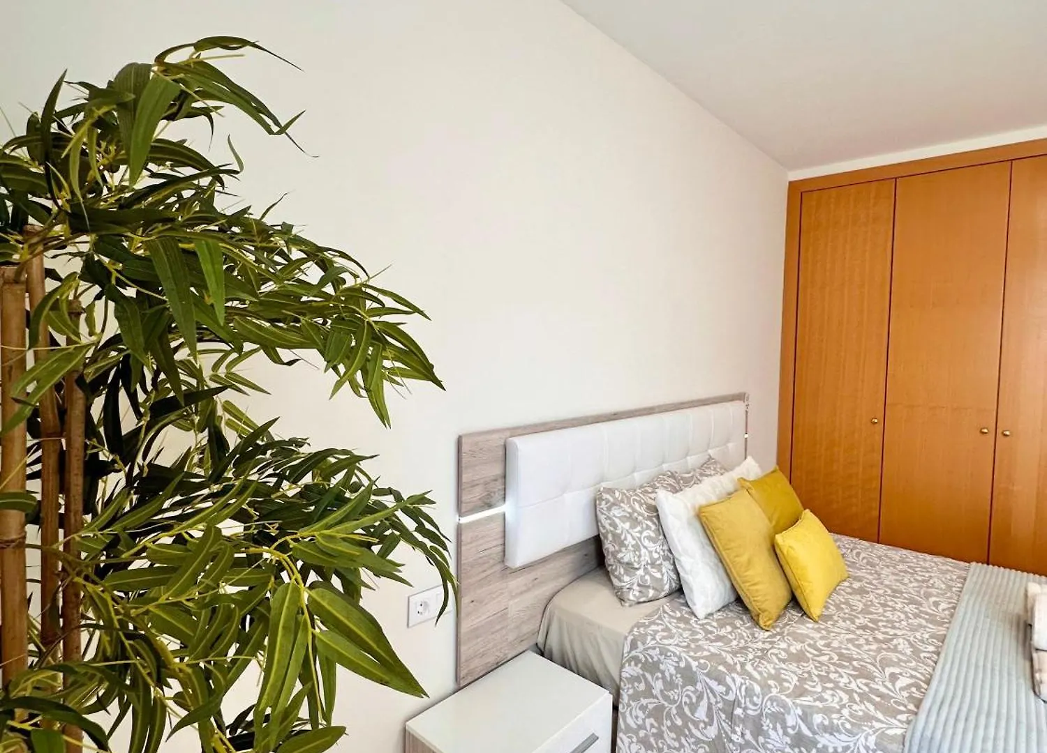 Sunshine Apartment With Sea Viev أذيخي