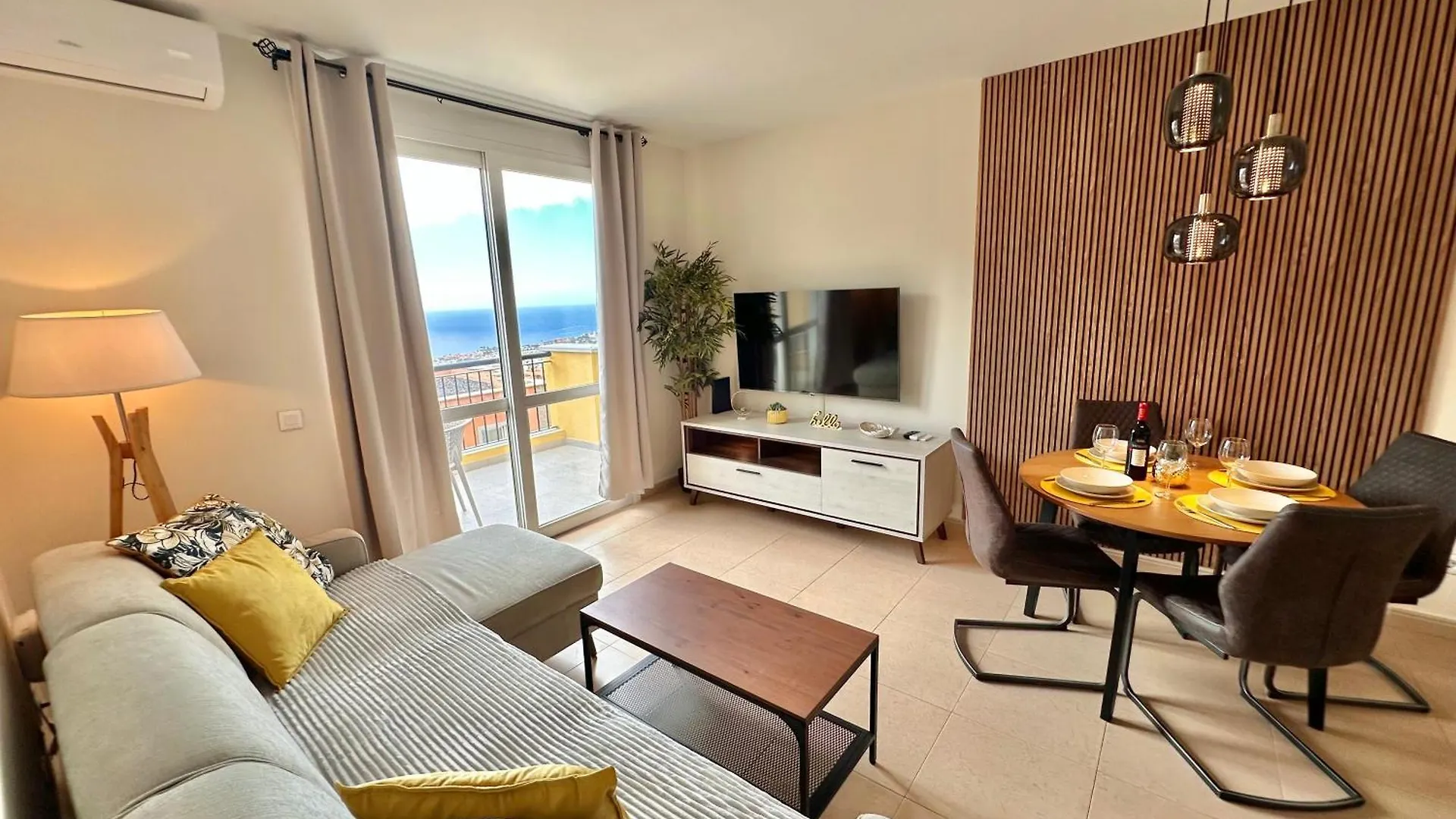 Sunshine Apartment With Sea Viev أذيخي